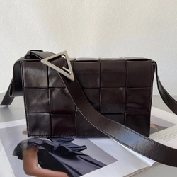 보테가 베네타 인트레치아토 패러킷 카세트백